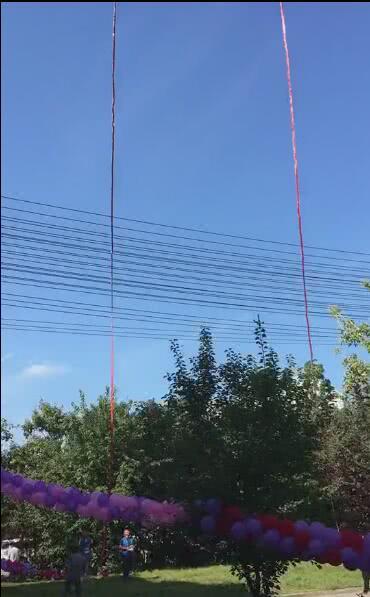 土豪结婚用无人机放鞭炮,清洁阿姨:要求工资加