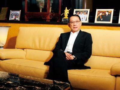 香港版史玉柱:从负债3亿到身家百亿,他还是中