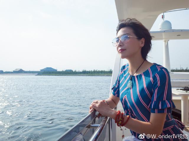 美哭了！魏秋月最新写真大片出炉，肤白貌美气质出众