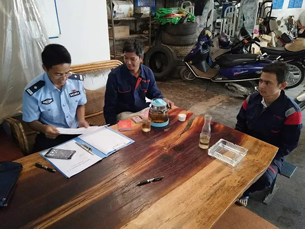 西盟县公安局深入公司、企业突击检查三非人