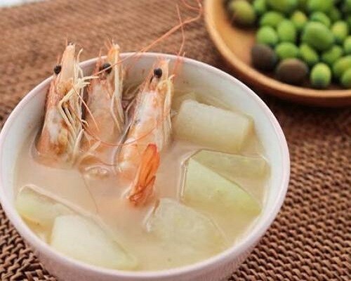 入秋后多给孩子喝鲜虾冬瓜汤,清热解毒又补钙