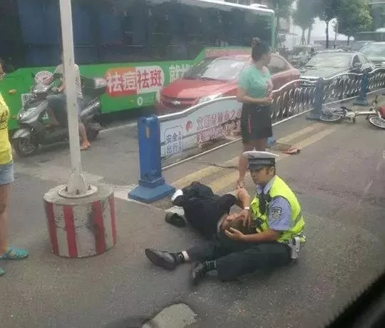 9秒92!亚洲飞人苏炳添夺金! 这,就是中国速度!