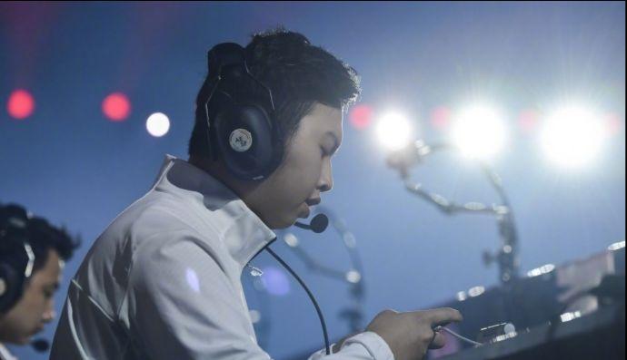 王者荣耀:亚运会的电竞赛场上中国队荣获首金