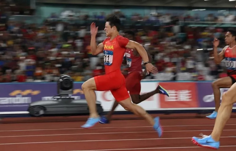 9秒92!苏炳添破亚运会纪录夺金,竟是以退役运