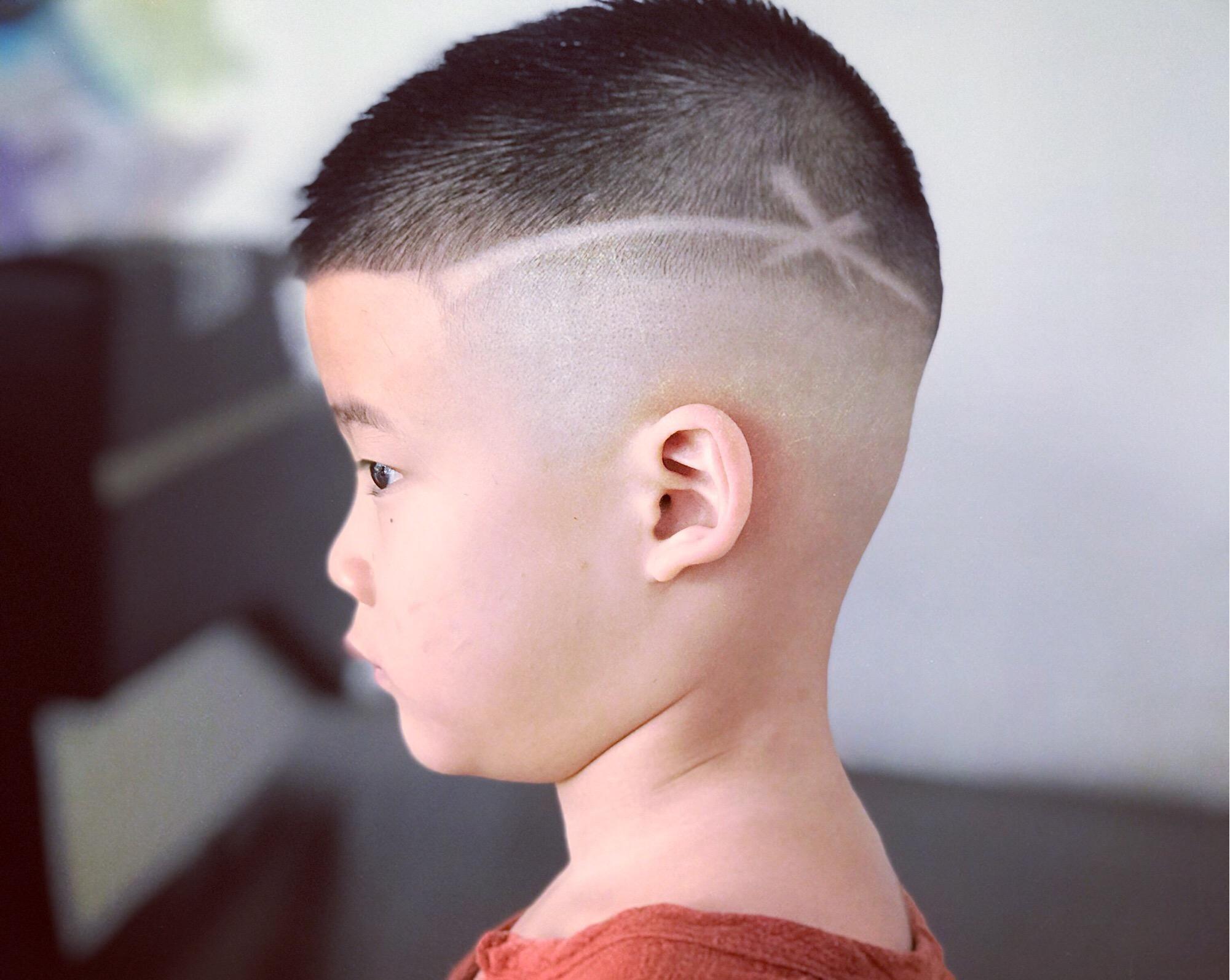 开年小男孩发型这样剪，真帅气，一共有14款|发型|小男孩|头顶_新浪新闻