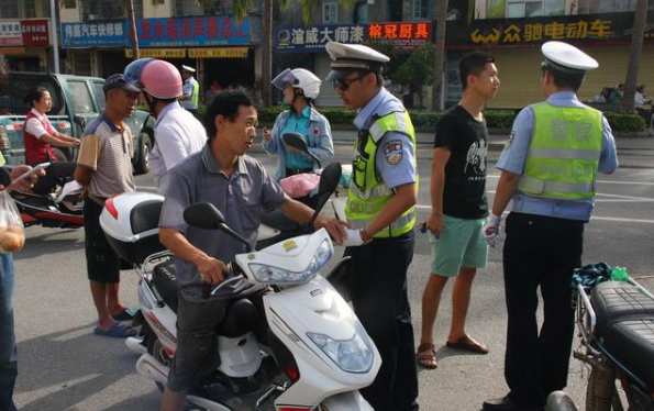 2018年电动车新规,车辆上牌缴费250元,农民:一