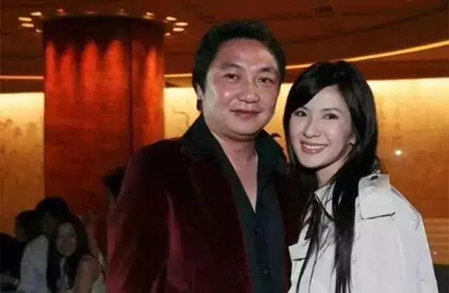 空姐变网红!离婚拿到1亿5人民币赡养费,爱马仕