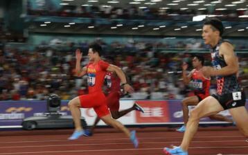 苏炳添十几年自律勤奋,最终于无声处听惊雷,来