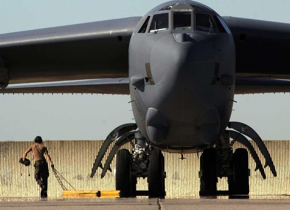 B-52：都别拦着我 老夫还能再战50年！
