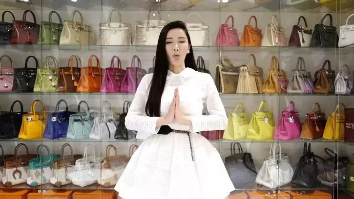 空姐变网红!离婚拿到1亿5人民币赡养费,爱马仕