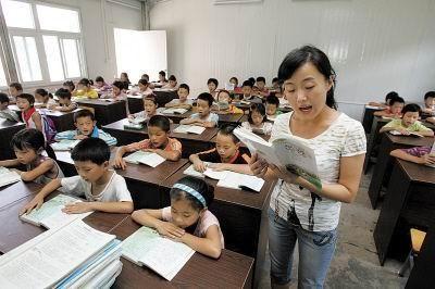 国办在编教师,符合入编印发教师的非要求高中加快,中小学工资条件与当夏季a教师黑板报文件图片