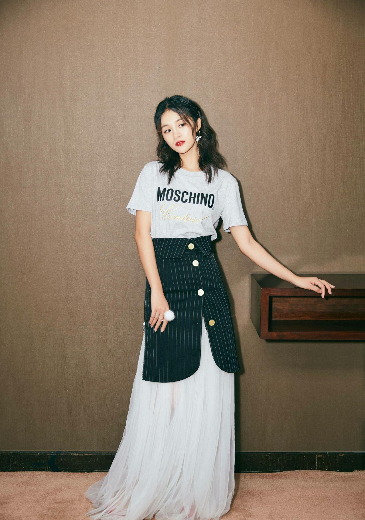 安悦溪是有多想不通?还要尝试这种风格!网友:还是裙子适合你!