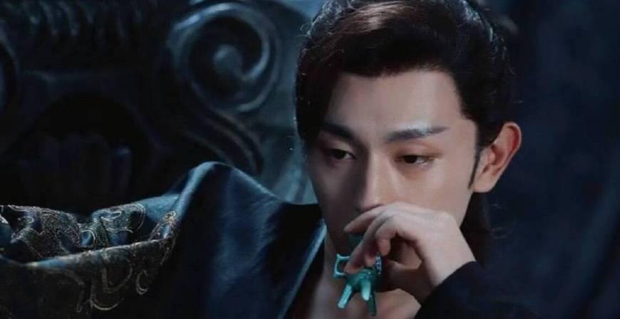 邓伦黑化旭凤上线!黑长袍飘长发邪魅十足,网友