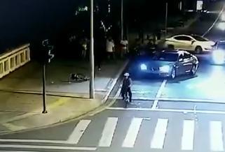 昆山文身男砍人被反杀,白衣男是否是正当防卫