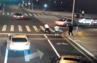 江苏昆山:宝马车抢道被剐蹭,花臂司机下车砍