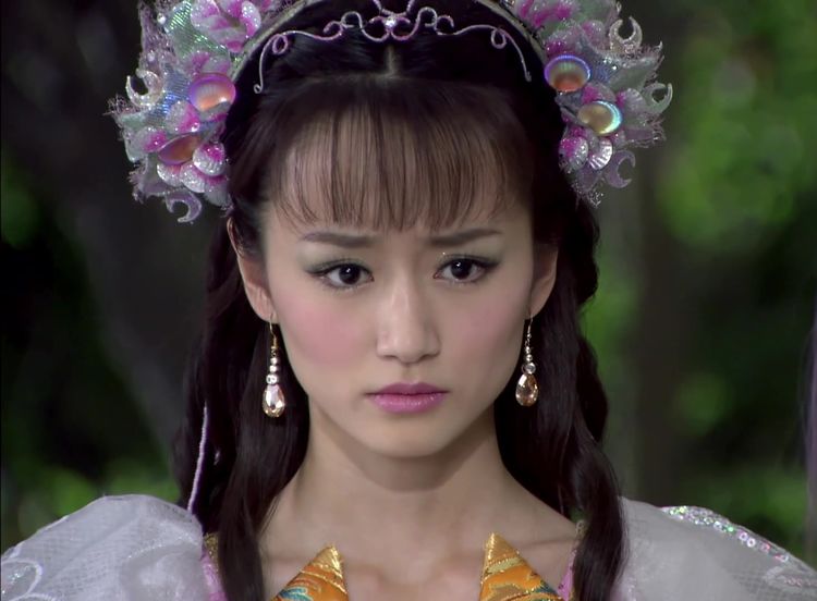 以贝壳为发饰的古装女子,王艳温婉,郑希怡甜美,杨明娜