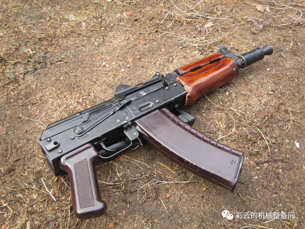 本·拉登的标配武器:aks-74u短突击步枪