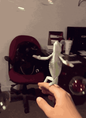 gif搞笑趣图:跟你说了多少遍,这是小孩子玩的,这下出