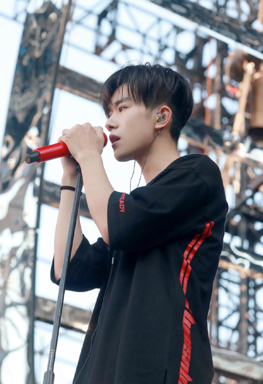 易烊千玺将作为国家优秀青年代表亮相雅加达亚