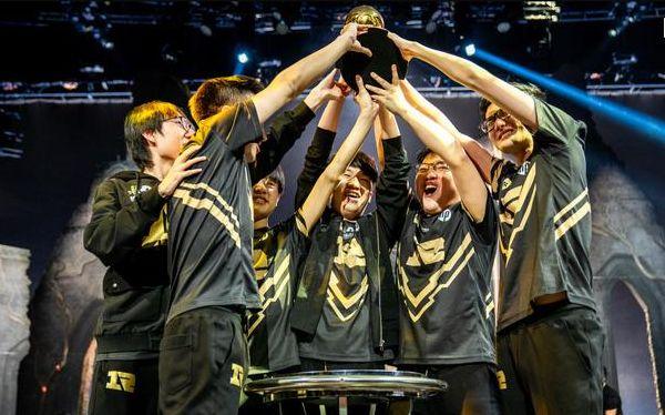 LOL亚运会LPL夺冠,UZI据大满贯只差一步,网友