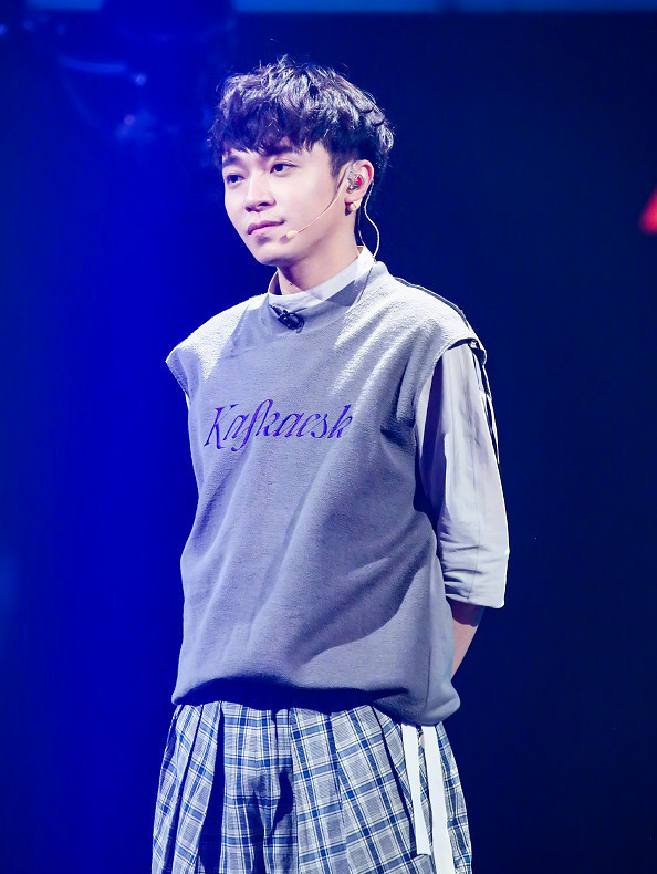 火箭少女101新歌《引爆》由吴青峰作词,小姐姐