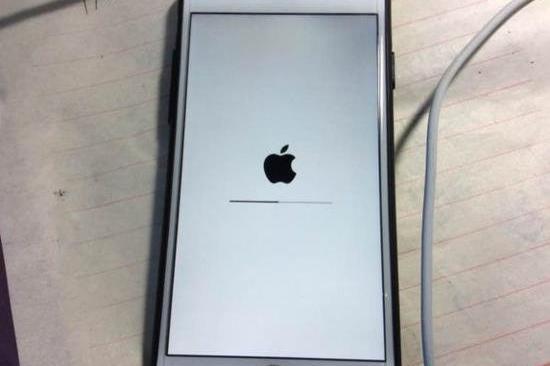 苹果手机出现白苹果怎么办-成都苹果售后中心