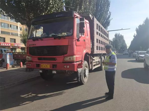 新能源货车在临河城区通行不受限制?交警这样