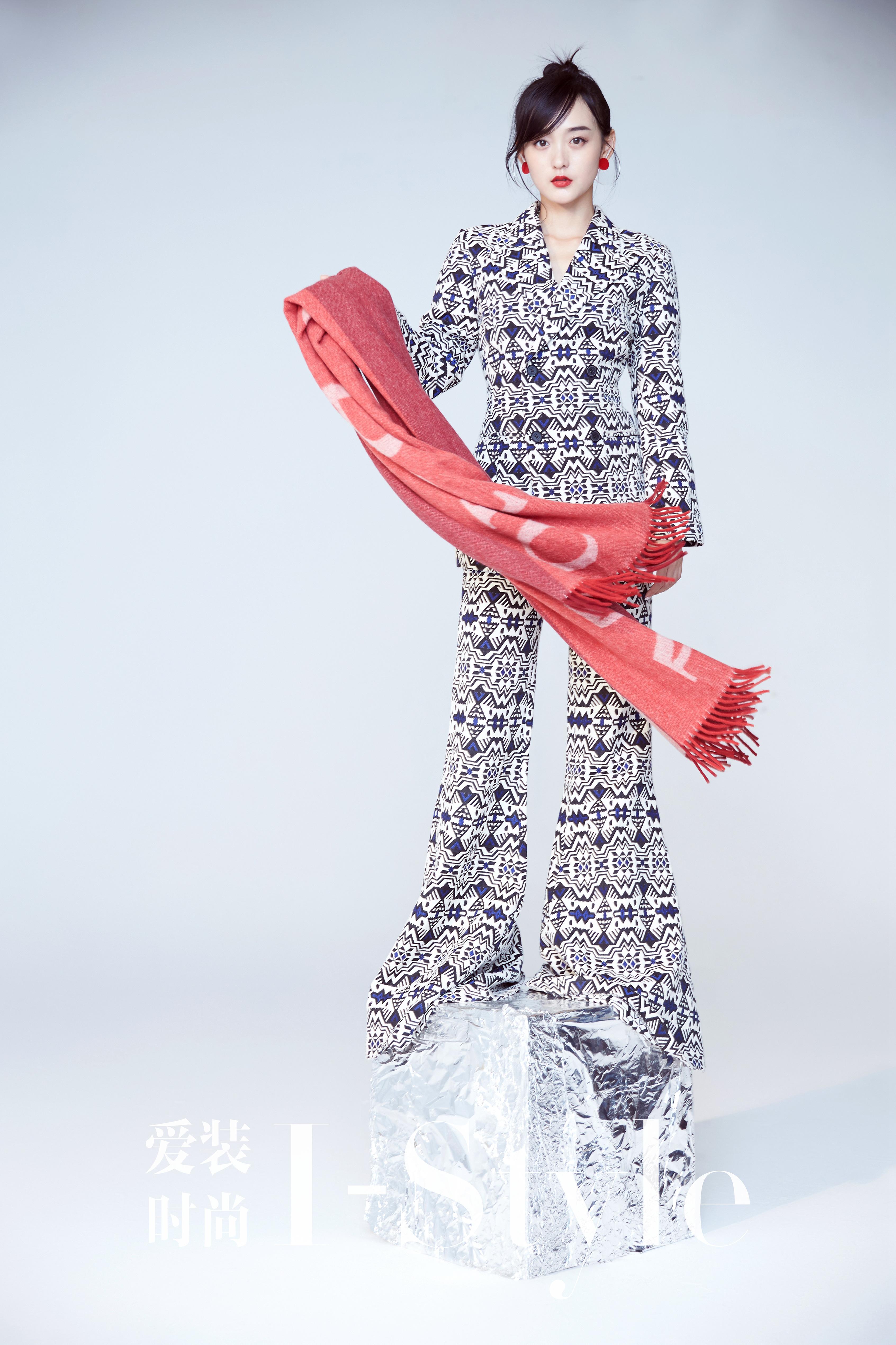 何泓姗:好看的外表与有趣的灵魂兼具