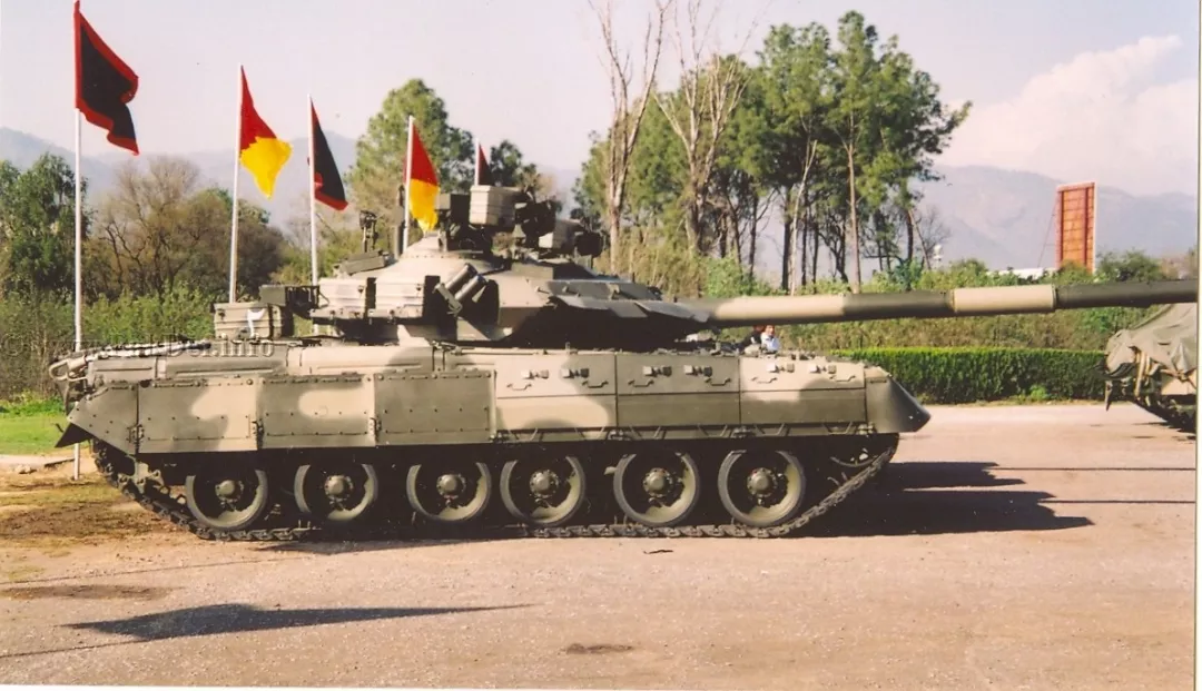 巴基斯坦T-80UD坦克升级以及155自行火炮更新计划