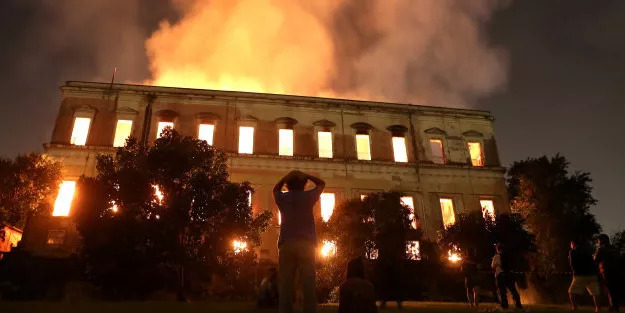 巴西“文化悲剧”丨博物馆2000万藏品陷火海