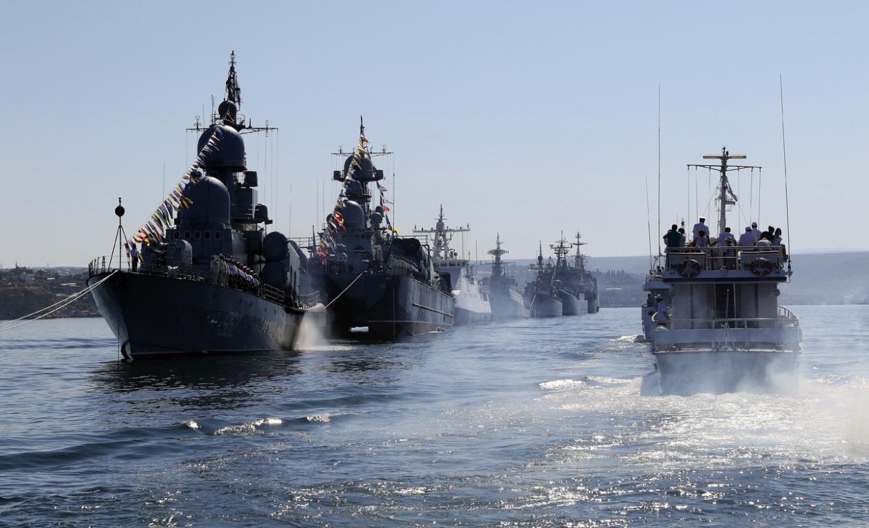 日本演练夺岛激怒俄罗斯，俄海军14艘战舰火速来踹门！
