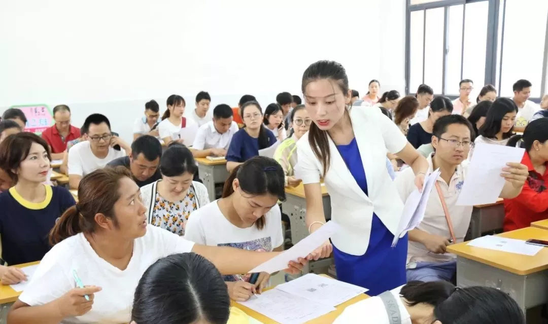 开封市二师附小召开一家长小学新生学年级什么主要数学图片