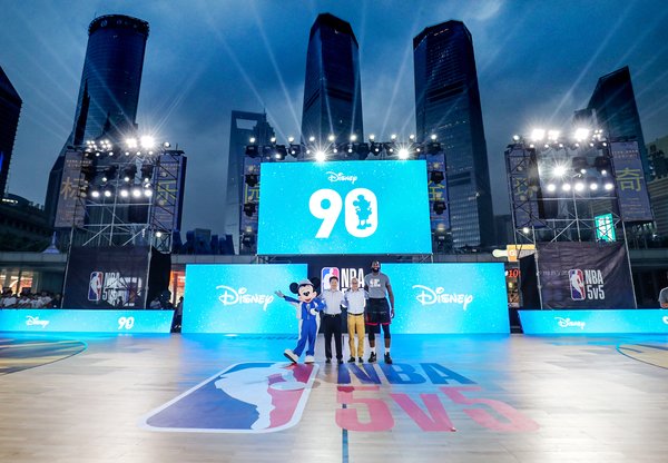 米奇亮相2018 NBA 5v5精英篮球赛中国区总决