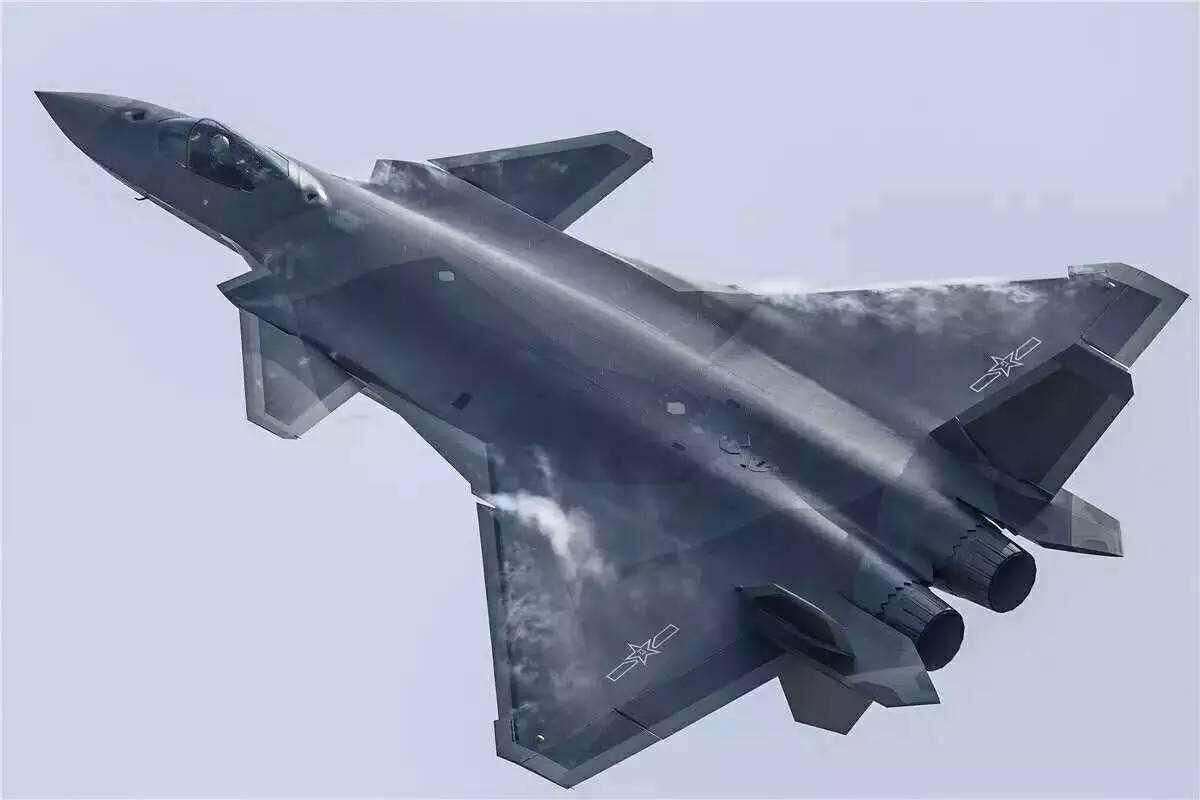 印度百姓高举歼20照片:有钱不如从中国买战机