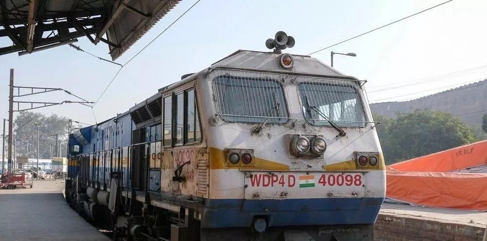 在印度乘火车：没见旅客外挂车厢 但乘卧铺得藏好鞋