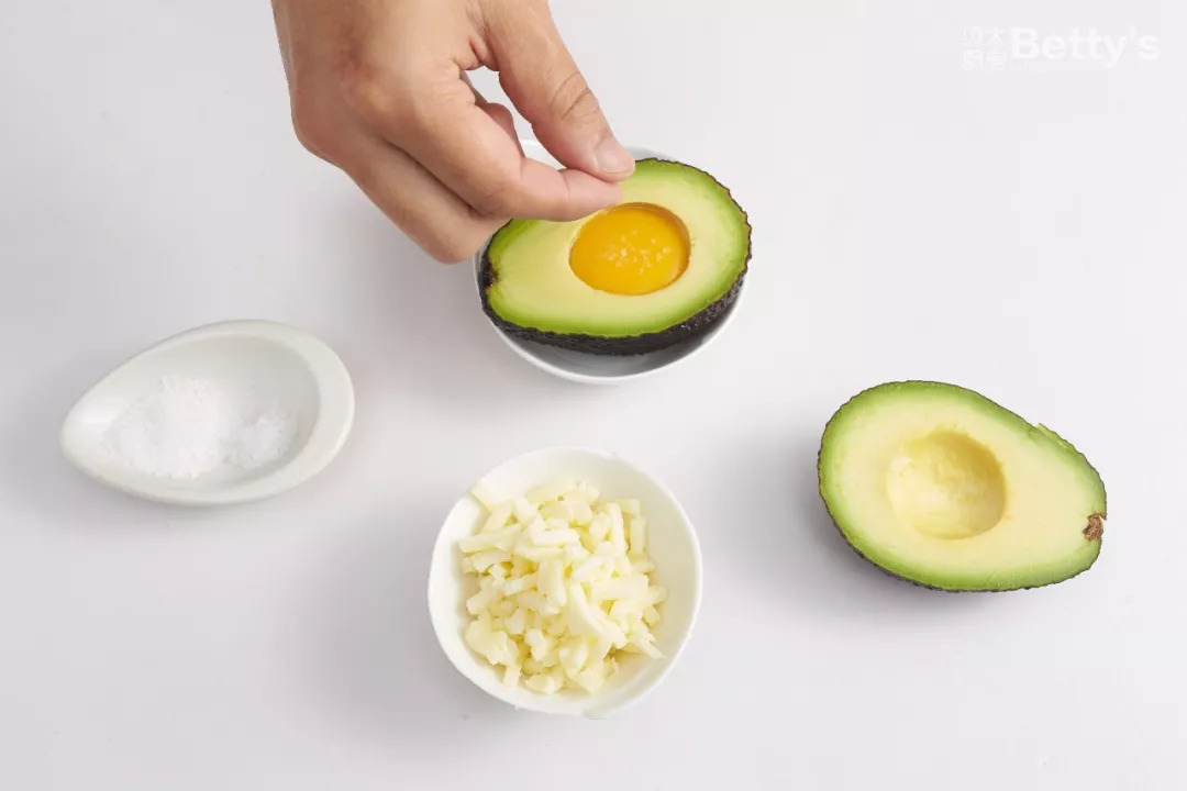 颜值就是正义!牛油果培根焗蛋,让你无法抗拒!