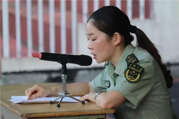 新县高中举行消防进军训暨消防应急疏散演练活