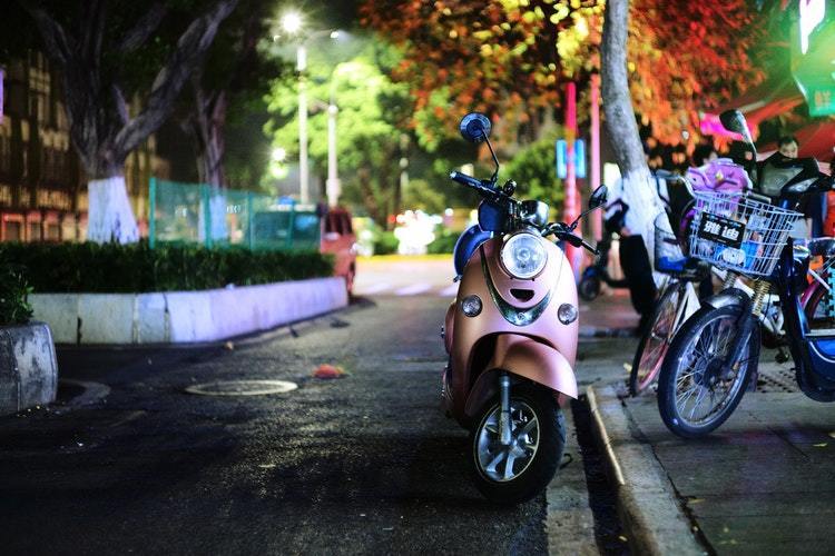 比滑板车更快,美国开始试水“共享电动摩托车”