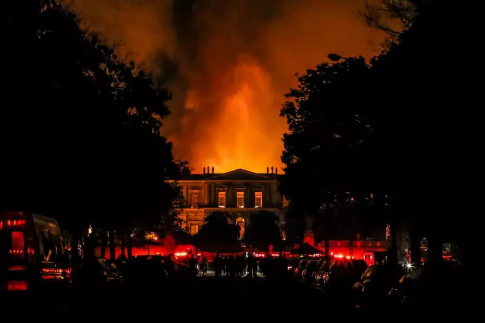 国家博物馆一场大火，烧出了巴西的困境