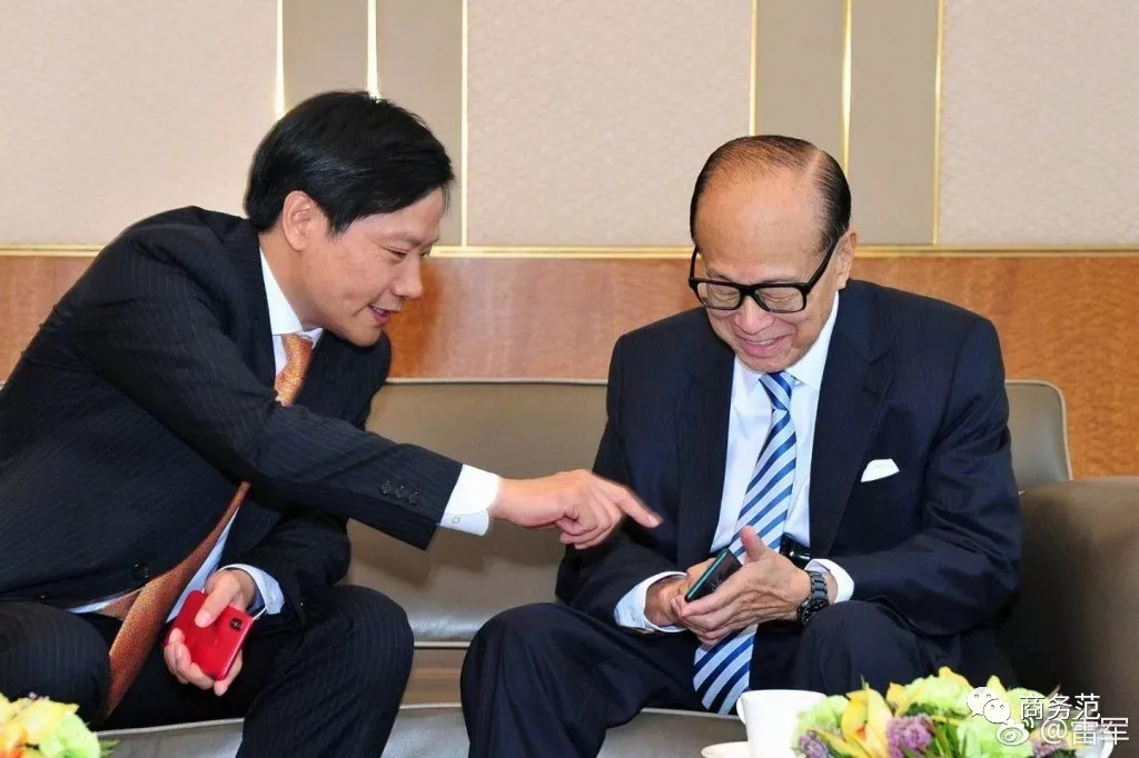 雷军穿牛仔裤见王健林，大佬圈能穿好牛仔裤的没几个…