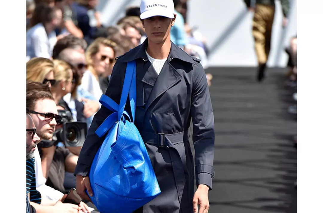 有钱就潮?这些既贵又土的单品谁买谁沙雕