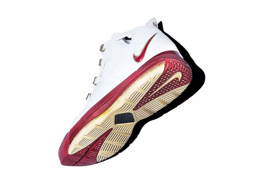 LeBron 3 CTK 突袭发售!多款 PE 版本配色回