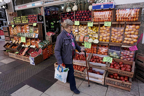 经济危机的阿根廷：排队吃食堂 华人超市加固大门防抢