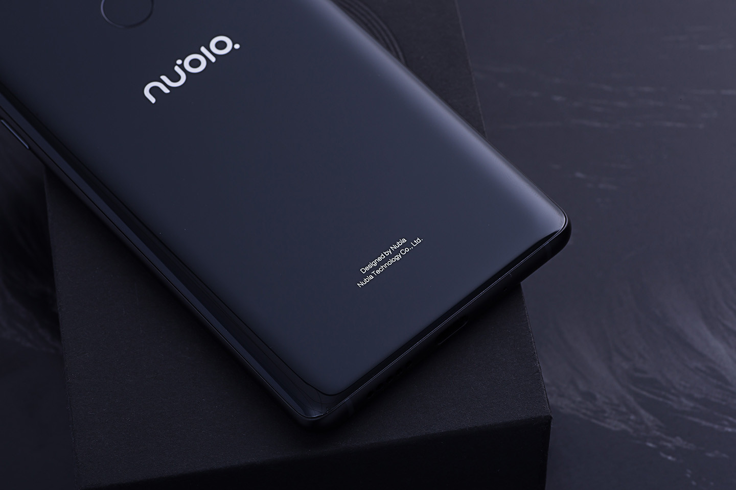 无边水滴屏 努比亚Z18图赏