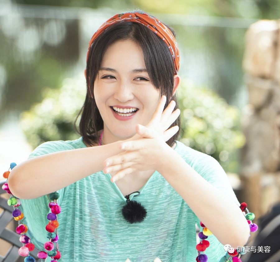 学会37岁谢娜的睡前4步，再晚睡都有水嫩好肌肤 | 福利