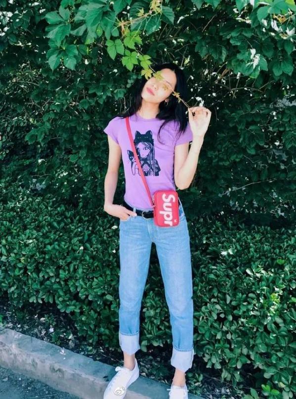 翻边牛仔裤搭配