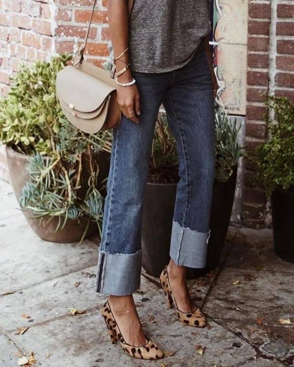 翻边牛仔裤搭配