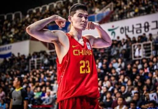 男篮红队赢得亚运金牌,对比国足,收入差点但他