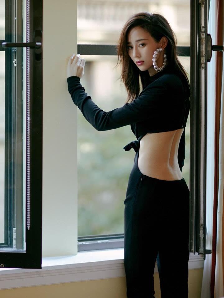 纽约性感周首秀来了!张钧宁性感撩人,孟美岐霸最拍时装斯琴高娃电视剧的图片