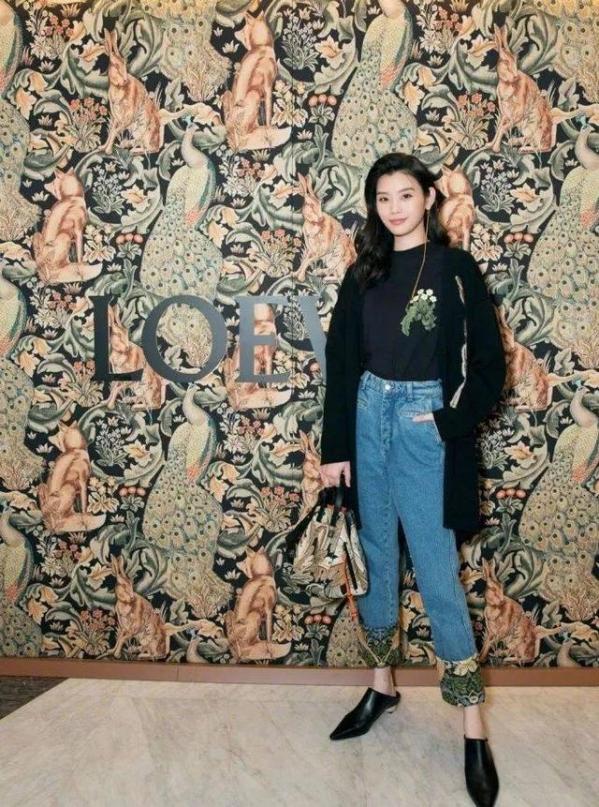 翻边牛仔裤搭配